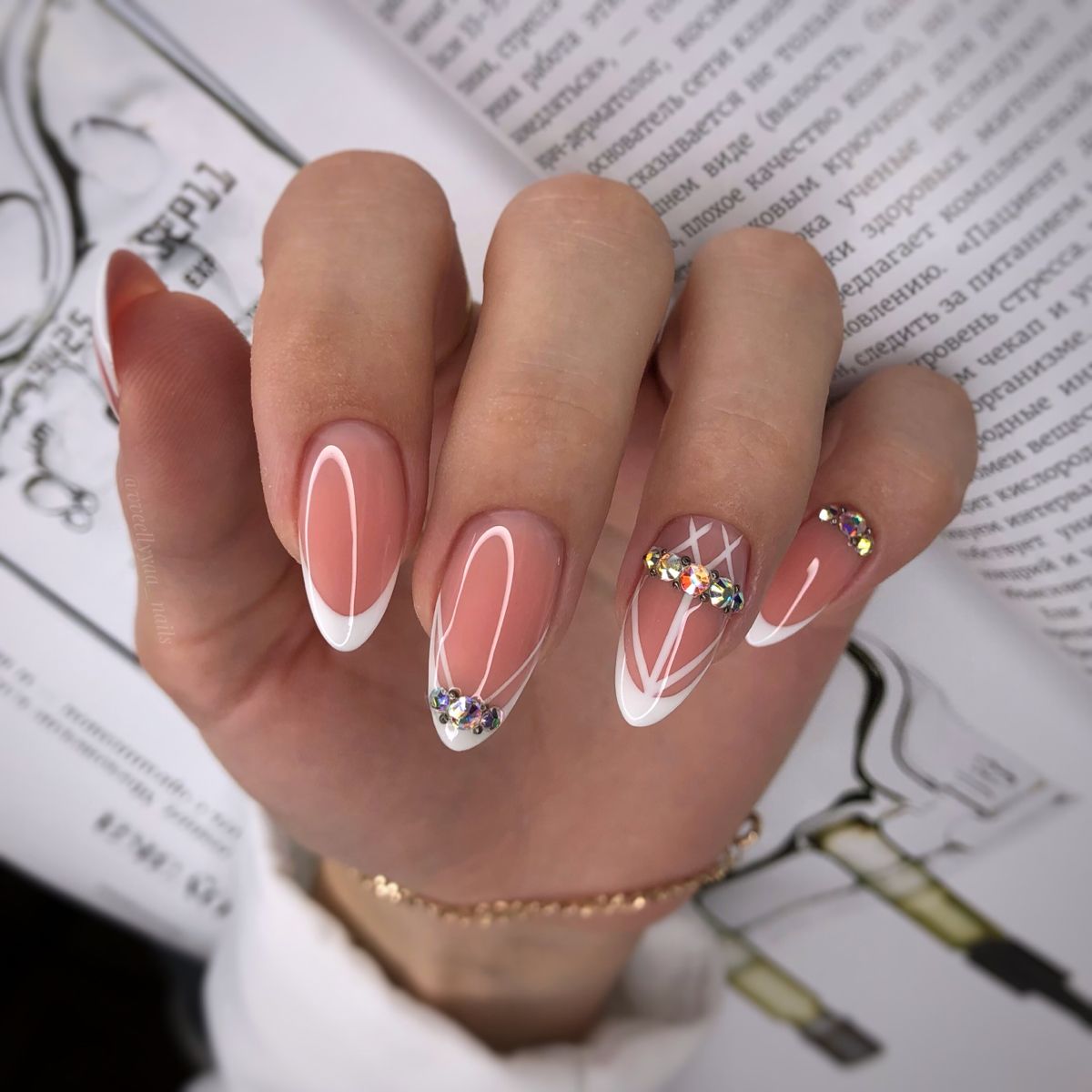 Fall Nail 15 Ideas: Sparkling Rhinestone Designs to Elevate Your Style