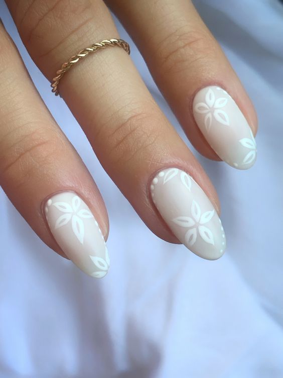 White Nails 16 Ideas: Elevate Your Style with Elegance and Simplicity