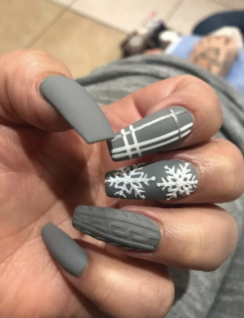 Winter Nails Solid Color 2023-2024 24 Ideas: Embrace the Season with Style