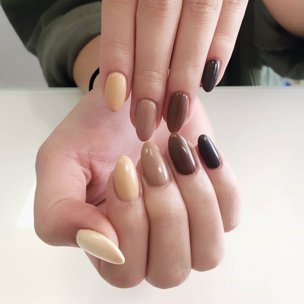 Oval Nails Winter Colors 2023 - 2024 18 Ideas