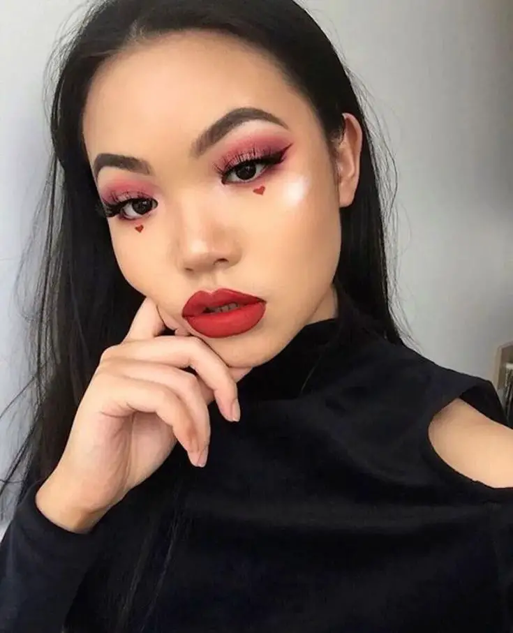 Red Christmas Makeup 2023: Festive Ideas for Glamorous Holiday Looks
