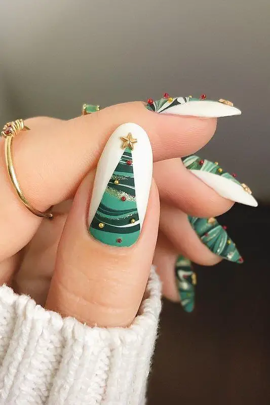 Oval Christmas Nails 2023 18 Ideas: Nail Art Trends for Festive Beauty
