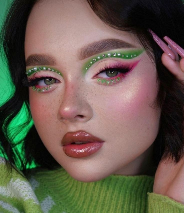 2023 Green Christmas Makeup 16 Ideas - Expert Tips for a Festive Look
