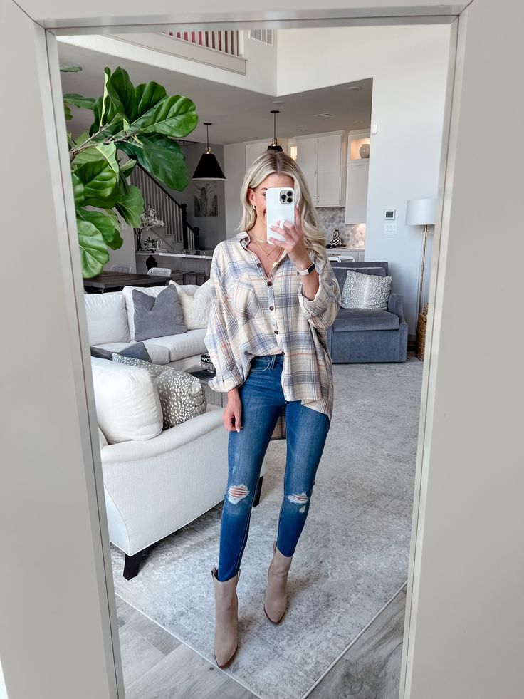 Winter Jeans Outfit 18 Ideas 2023-2024: Stay Fashionable and Warm