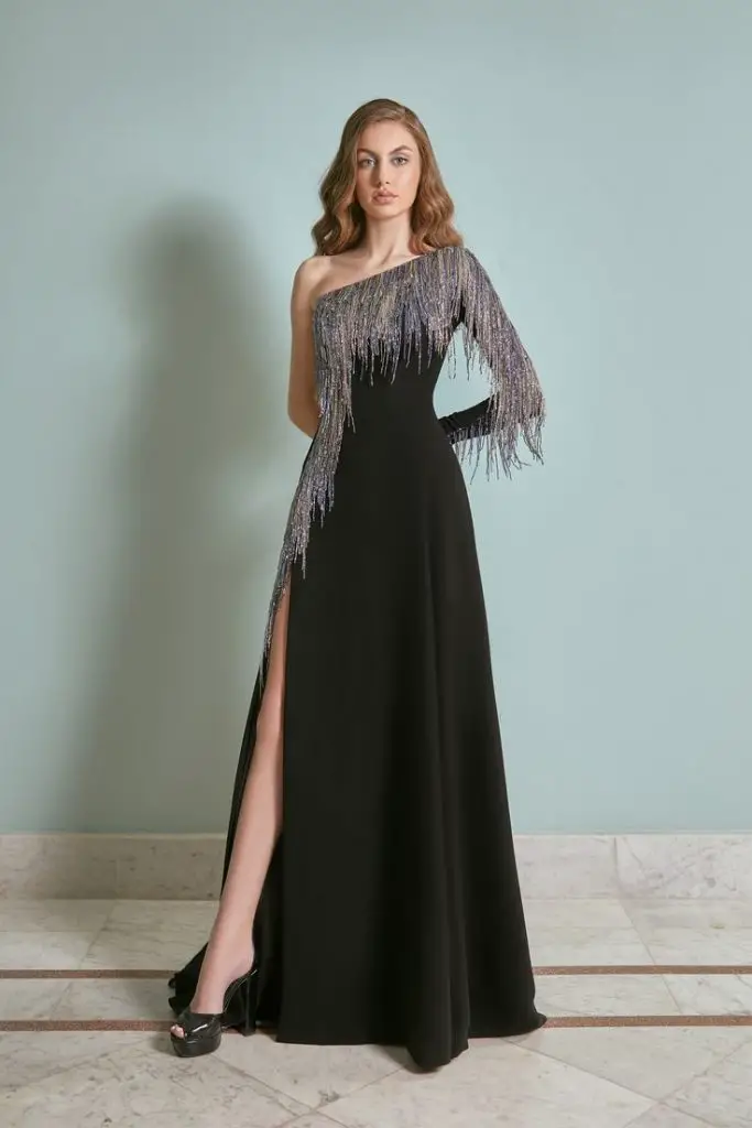 Stylish Long Christmas Dress 2023 21 Ideas for Women - Outfit Inspiration and Party Elegance