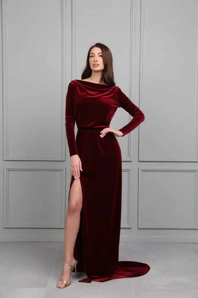 Stylish Long Christmas Dress 2023 21 Ideas for Women - Outfit Inspiration and Party Elegance