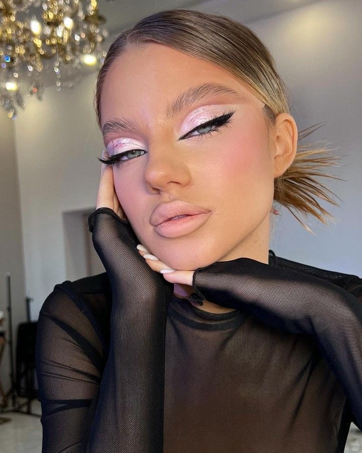 Glamorous Silver Christmas Makeup 2023 18 Ideas for a Stunning Holiday Look