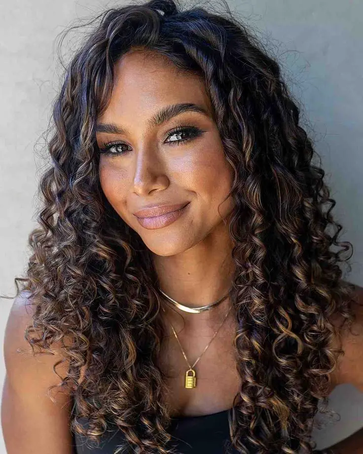 Curly Hair Styles for New Year 2024 - Tips and Trends for All Events
