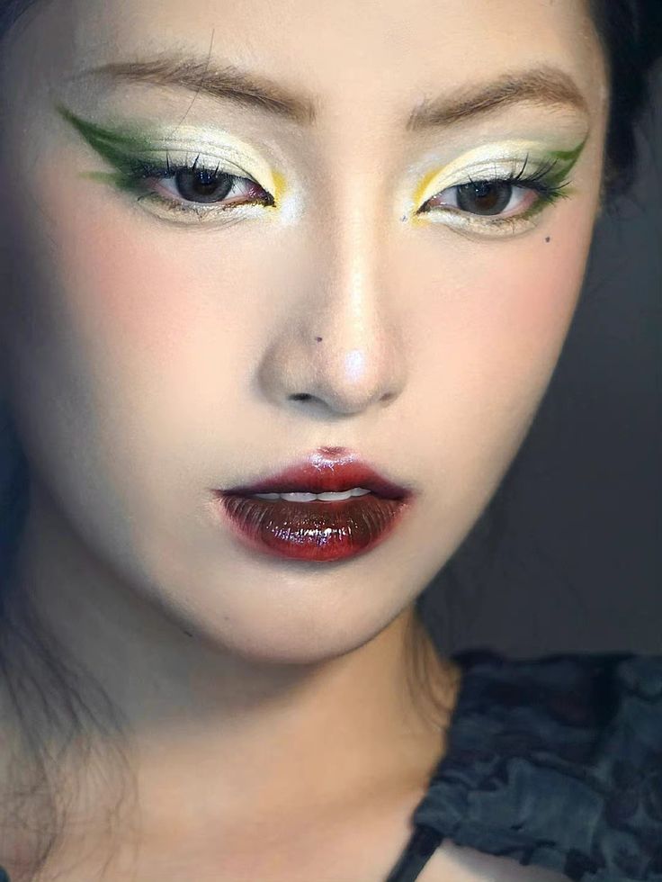 Stunning New Year's Makeup Green 2024 Ideas for a Fresh Loo