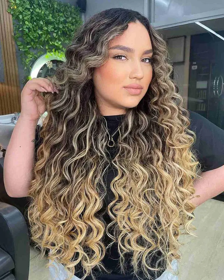 Curly Hair Styles for New Year 2024 Tips and Trends for All Events