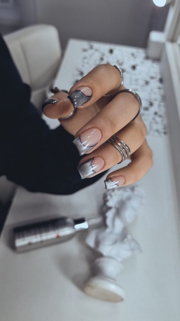 2024 New Year's Nail Color 18 Ideas: Gel, Street, and More!