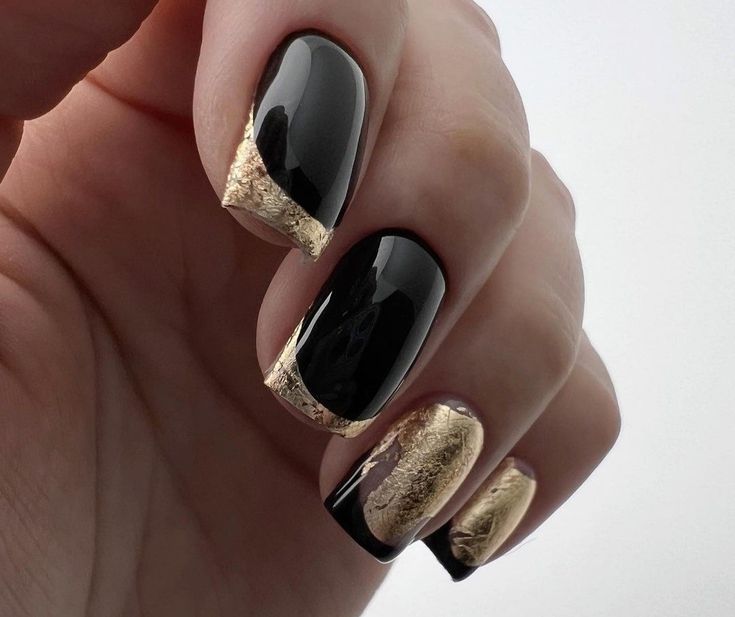 2024 Black New Year's Nail 16 Ideas: Gold, Silver, and Glamour