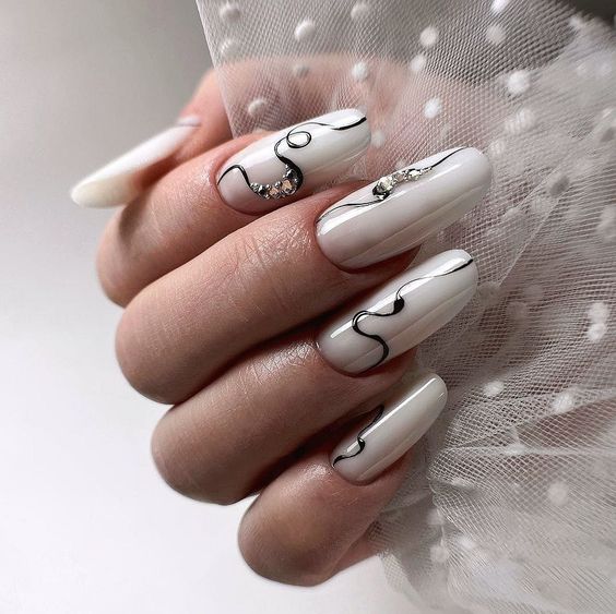 White Nails: The Quintessential Trend for Spring 2024 15 Ideas