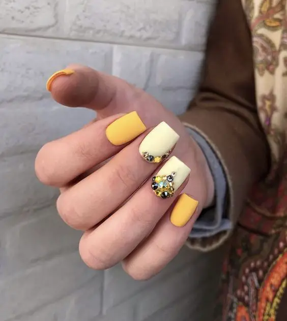The Allure of Spring Nails with Rhinestones – 2024's Trending Manicure 18 Ideas