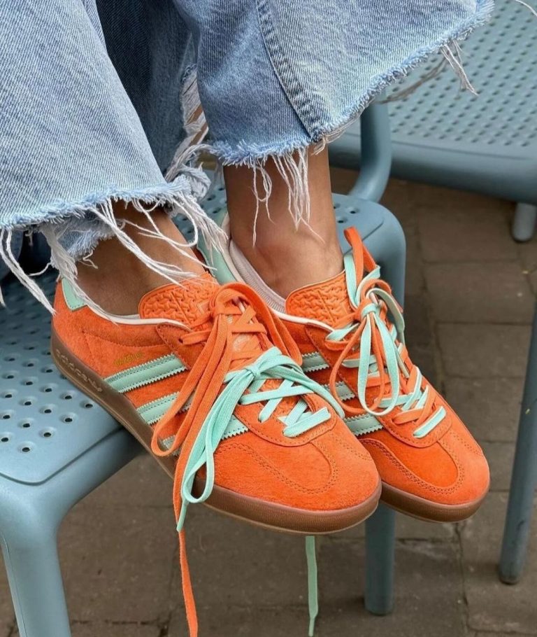 Fall Sneakers 2024 Women's 27 Ideas for the Best Outfits and Trends