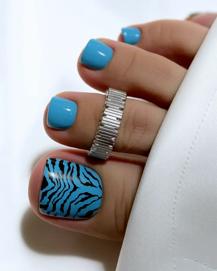 Bold Toe Colors for Summer 2025 Zebra Stripes in Turquoise