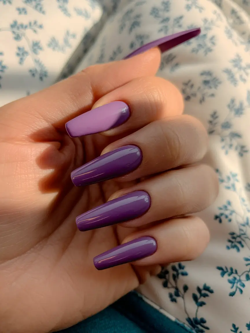 Cutest Summer Nails for 2025 Two-Tone Purple Elegance