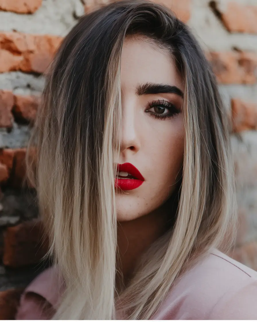 Effortless Looks Vacation Hairstyles for Summer 2025 Blended Brunette to Blonde with a Power Part