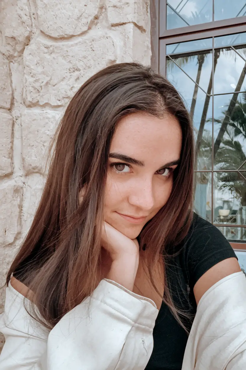Fresh Summer Hairstyles for Teen Girls 2025 Simple Straight and Shiny