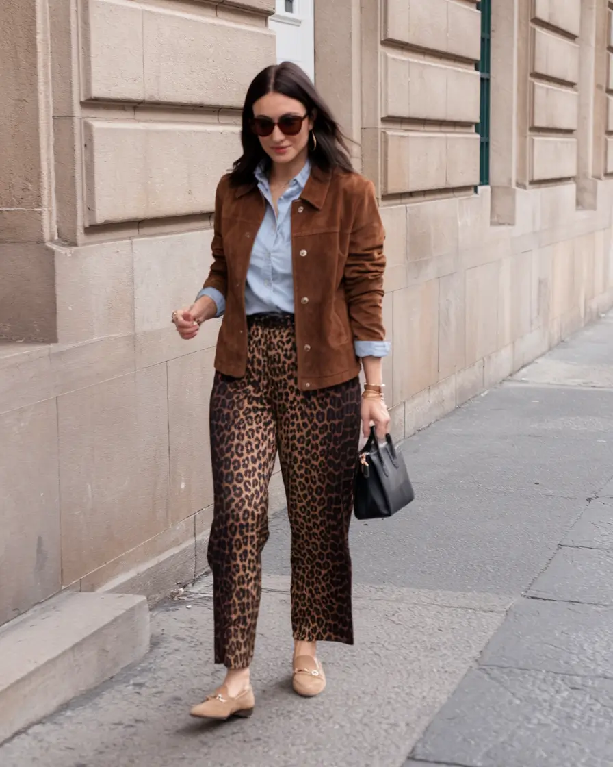 simple casual fall outfits ideas 2025 Suede & Spots Street Smart