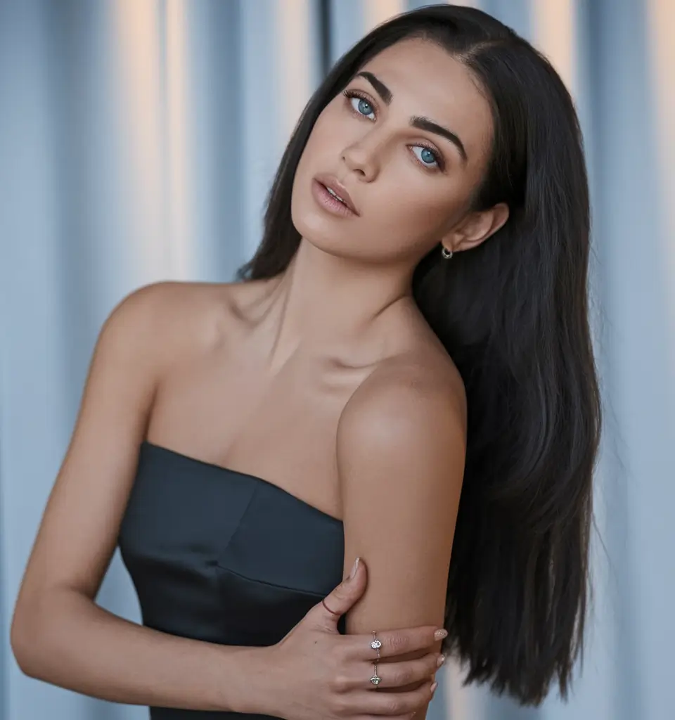 Trending Fall 2025 Hair Colors for Deeper Skin Midnight Ink Sleekness for Timeless Fall Glamour