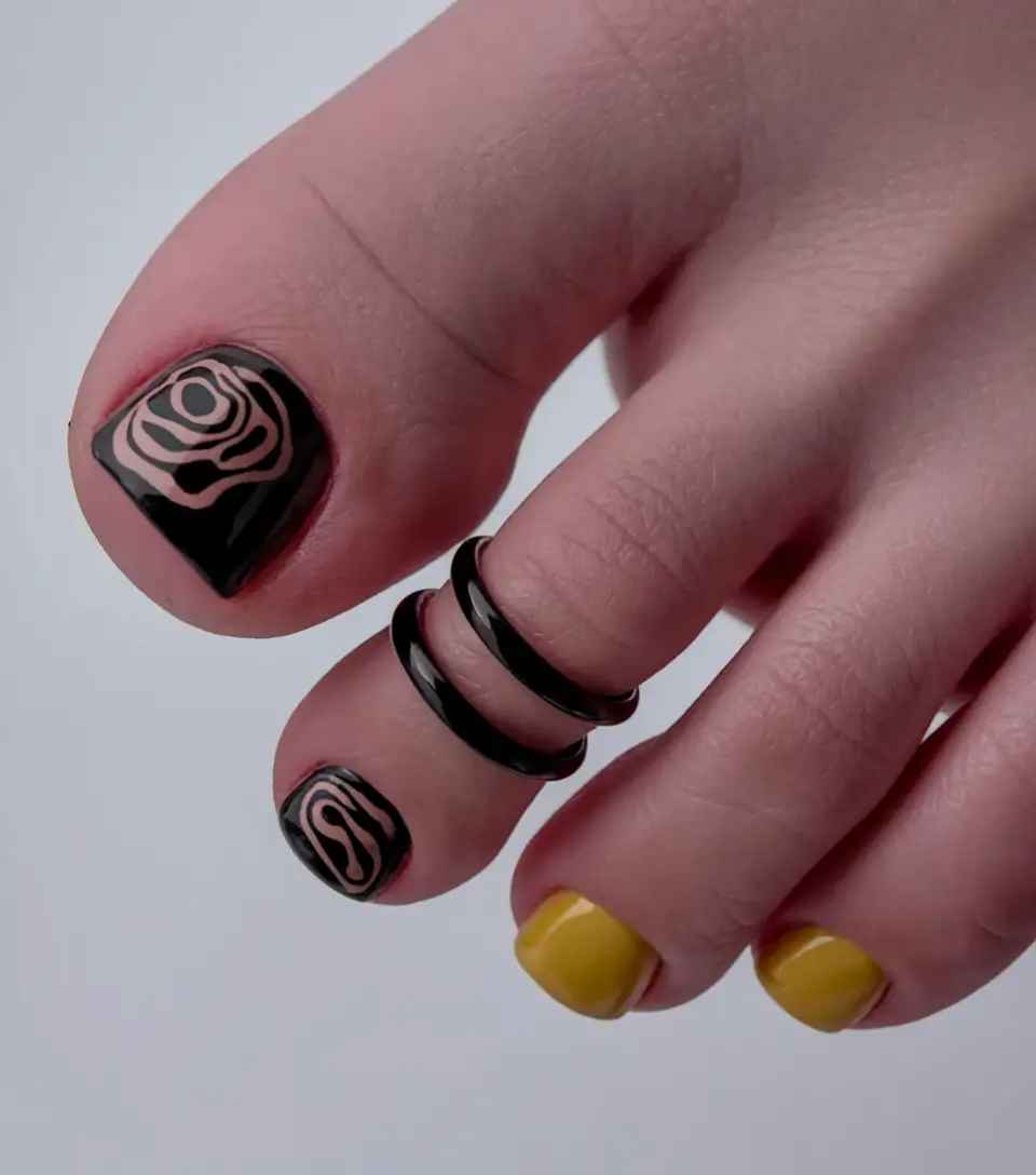 2025 Fall Toe Nail Design Ideas Black and Yellow with Abstract Line Art