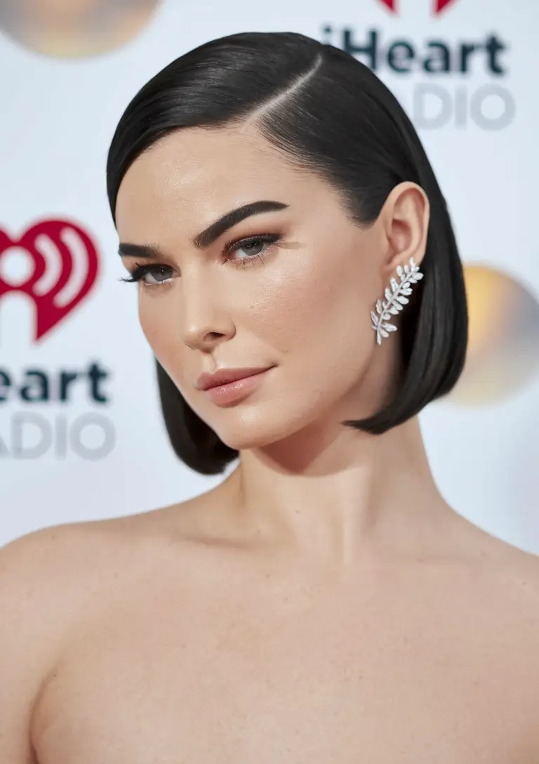 fall 2025 hairstyle for short cuts Ultra Sleek Evening Bob