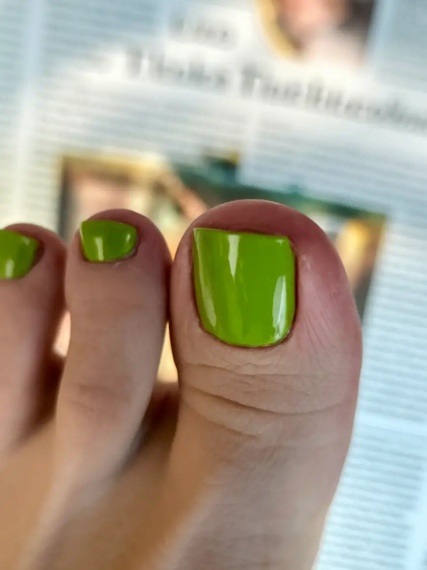 October toe nails ideas 2025 Bright Green Pop