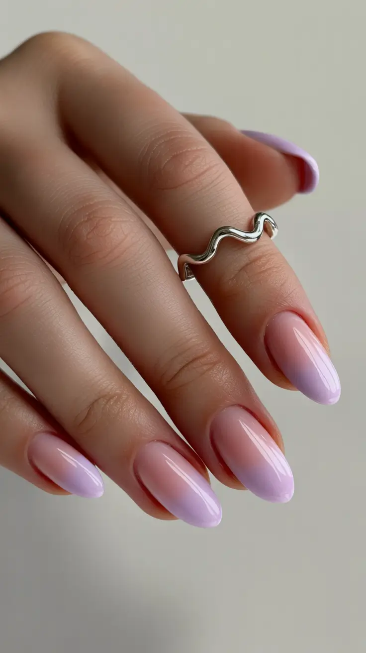 Pink Nail Trends Winter 2025-2026 Frosted Lavender-Pink Ombre