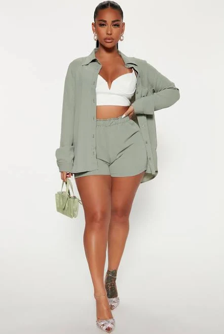 outfits Fashion Nova Conjunto de Short Long Sleeve Twill Button Up Shirt Fashion Nova $22