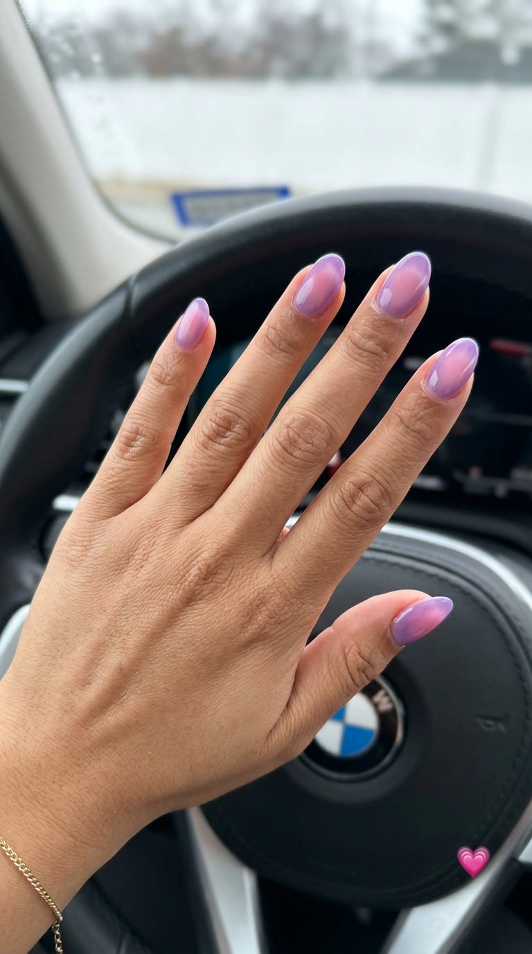 Oval summer nails 2026: Dreamy lavender aura gradient for parties and festivals. Translucent lavender with diffused pink/white center.