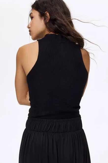 top H&M Ladies Rib-Knit Turtleneck Top H&M $14.99