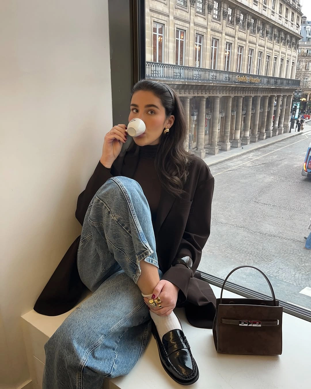 cozy & chic autumn outfits for women 2026 Dark Blazers And Relaxed Denim For Timeless Cafe Style