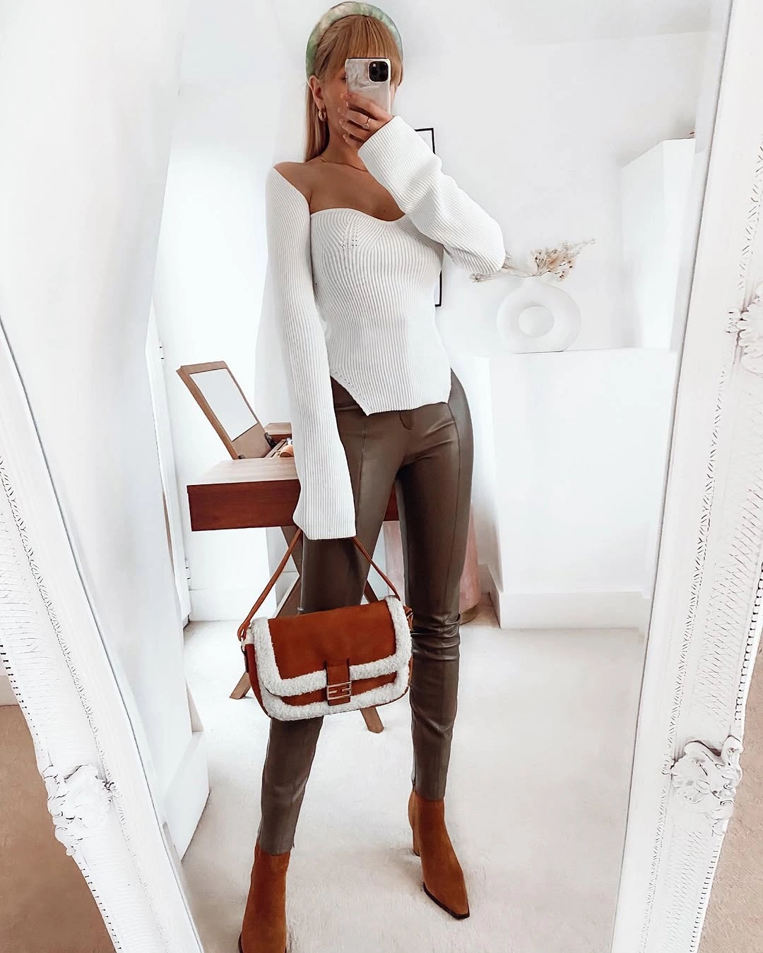 cozy & chic autumn outfits for women 2026 Soft Knitwear And Leather Pants For Cozy Coffee Dates