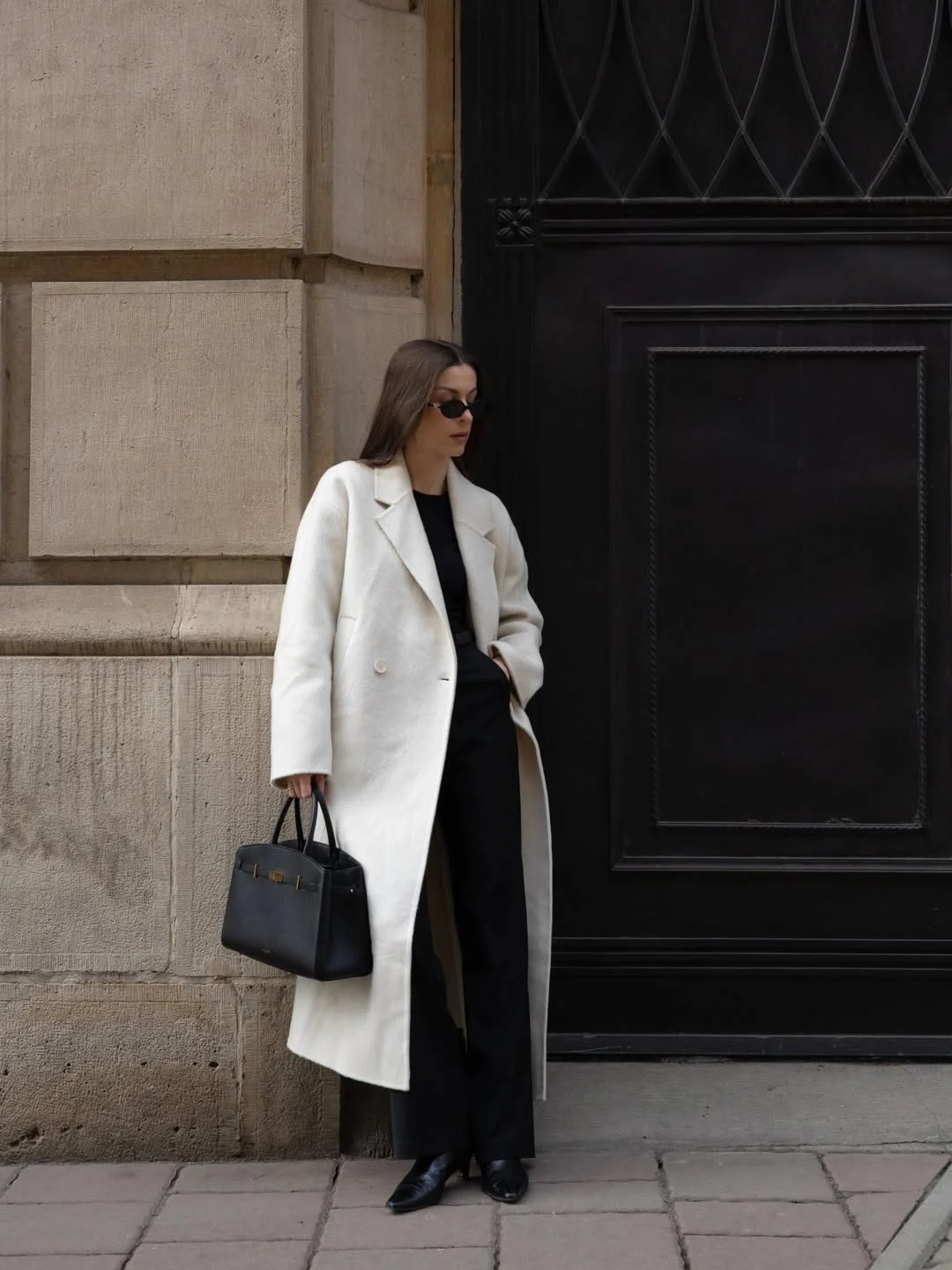 cozy chic fall outfits for 2026 The Black and Ivory Formula I Always Trust for City Days