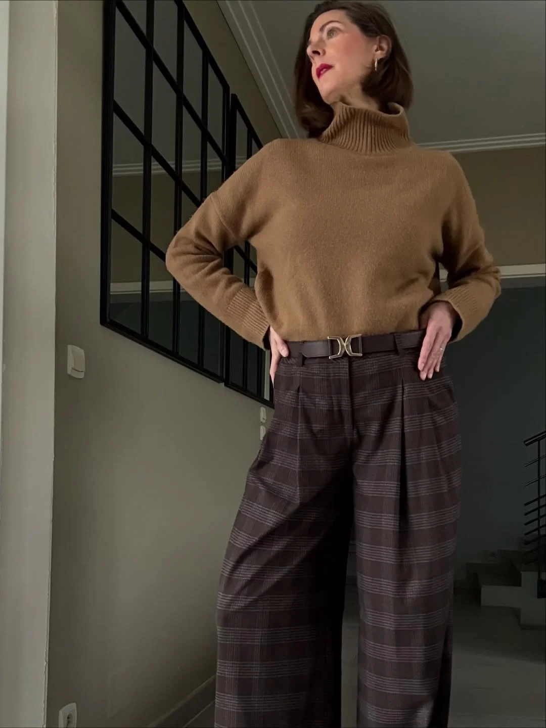 Early fall outfits ideas 2026 Warm Camel Knit With Tailored Plaid Trousers