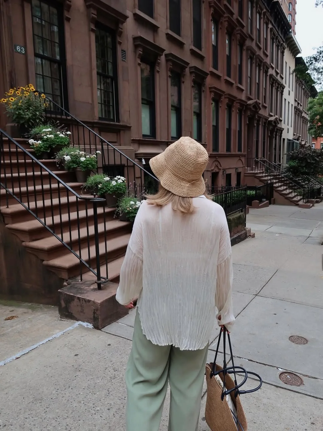 Early summer outfits 2026 Quiet Uptown Neutrals For Slow City Walks