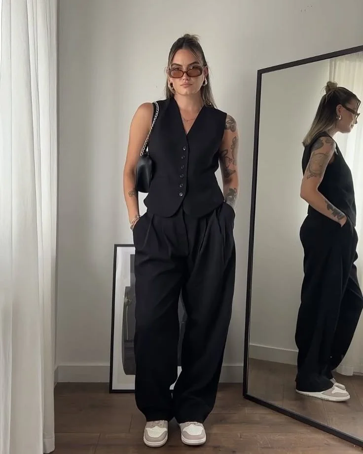 Early summer outfits 2026 Relaxed Black Tailoring That Redefines Modern Cool Girl Dressing