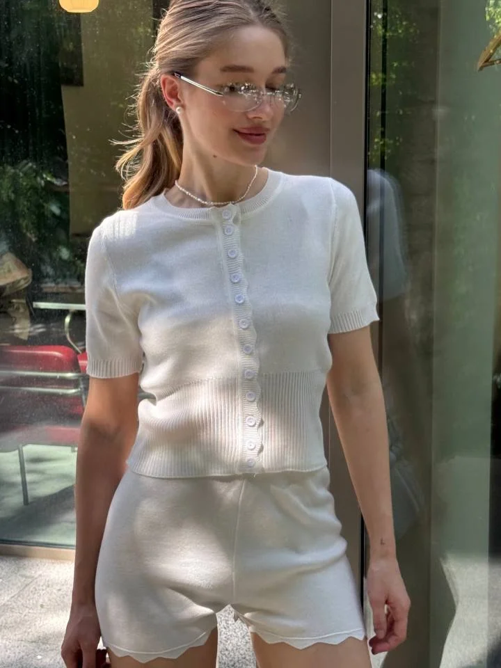 Early summer outfits 2026 Minimal White Knit Sets That Feel Quietly Luxurious