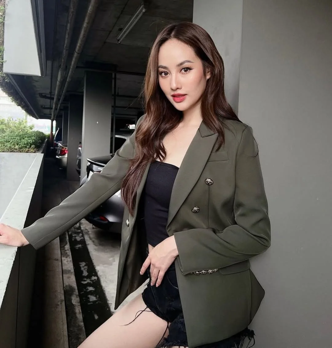 Fall blazer outfit inspo 2026 Olive Green Blazers That Add Depth to Fall Wardrobes