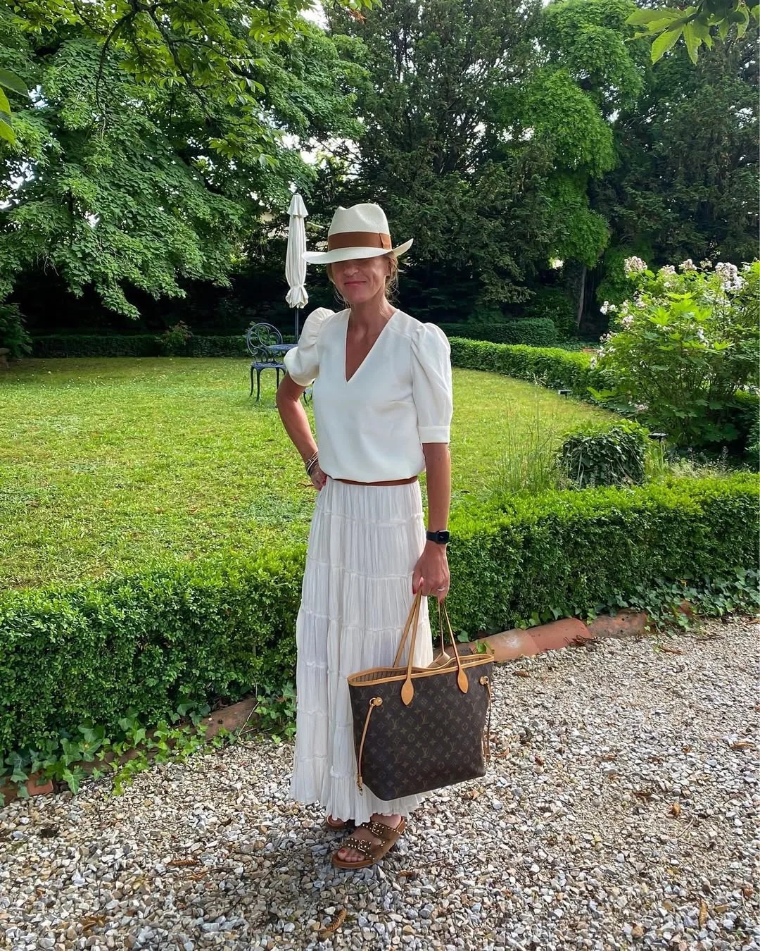 fall fashion for women over 40 Soft White Layers for Early Fall Elegance