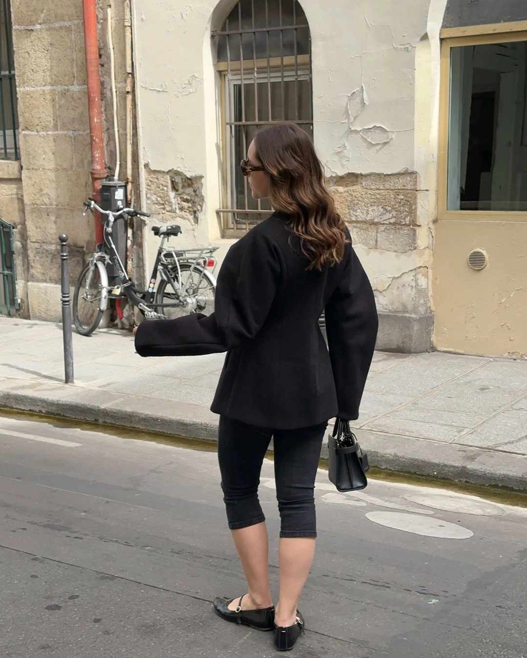 fall going out outfits 2026 Minimalist Black Layers with Cropped Pants for Effortless Evening Style