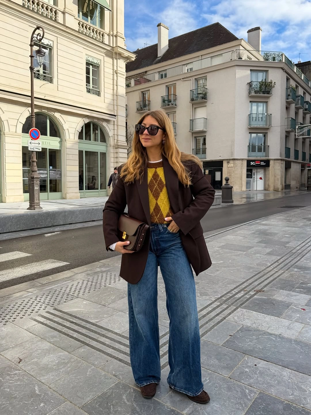 fall mom outfits 2026 Classic Brown Blazers With Vintage-Inspired Knitwear