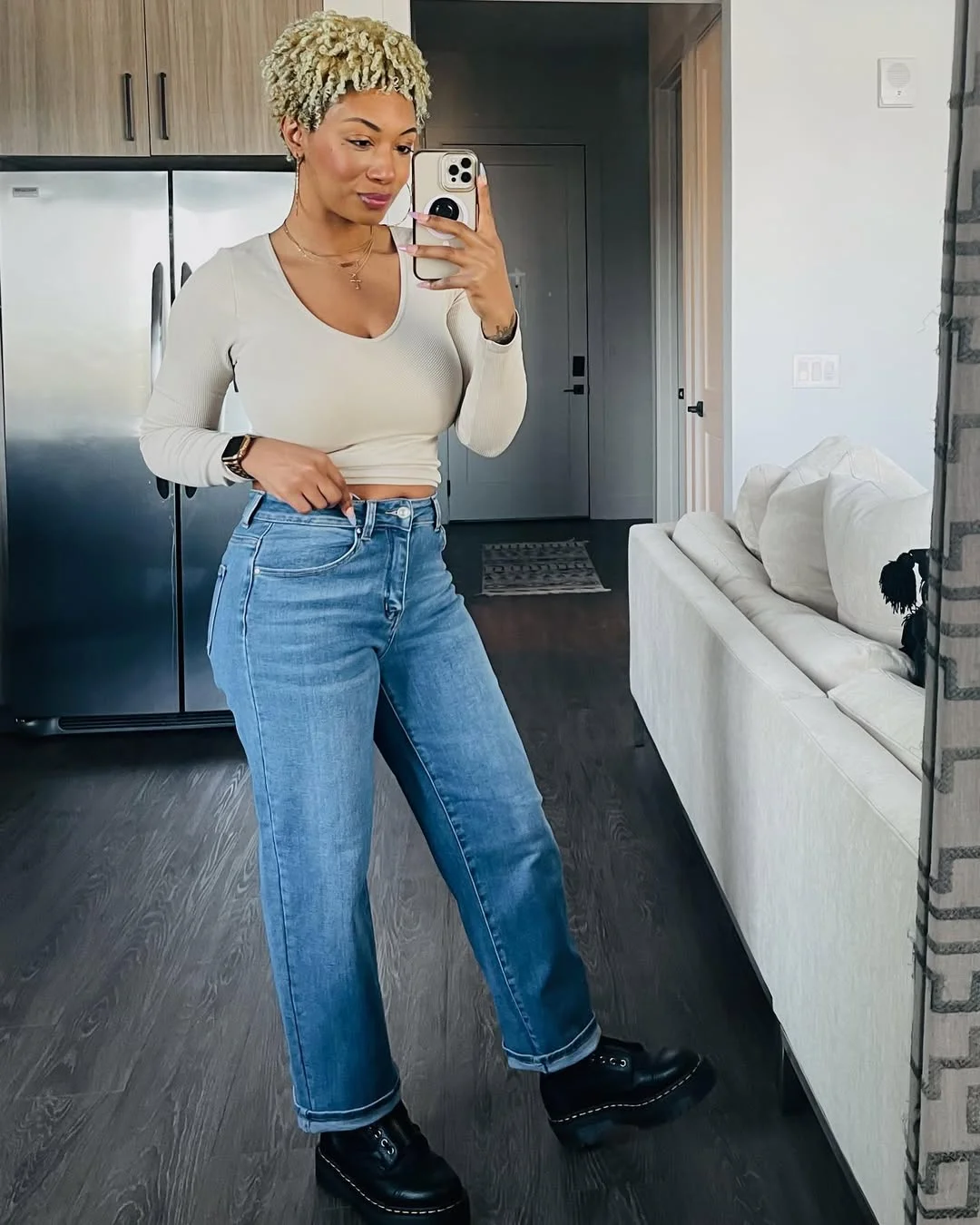 fall outfits for women in 30s style Straight-Leg Denim and Chunky Shoes for Everyday Style