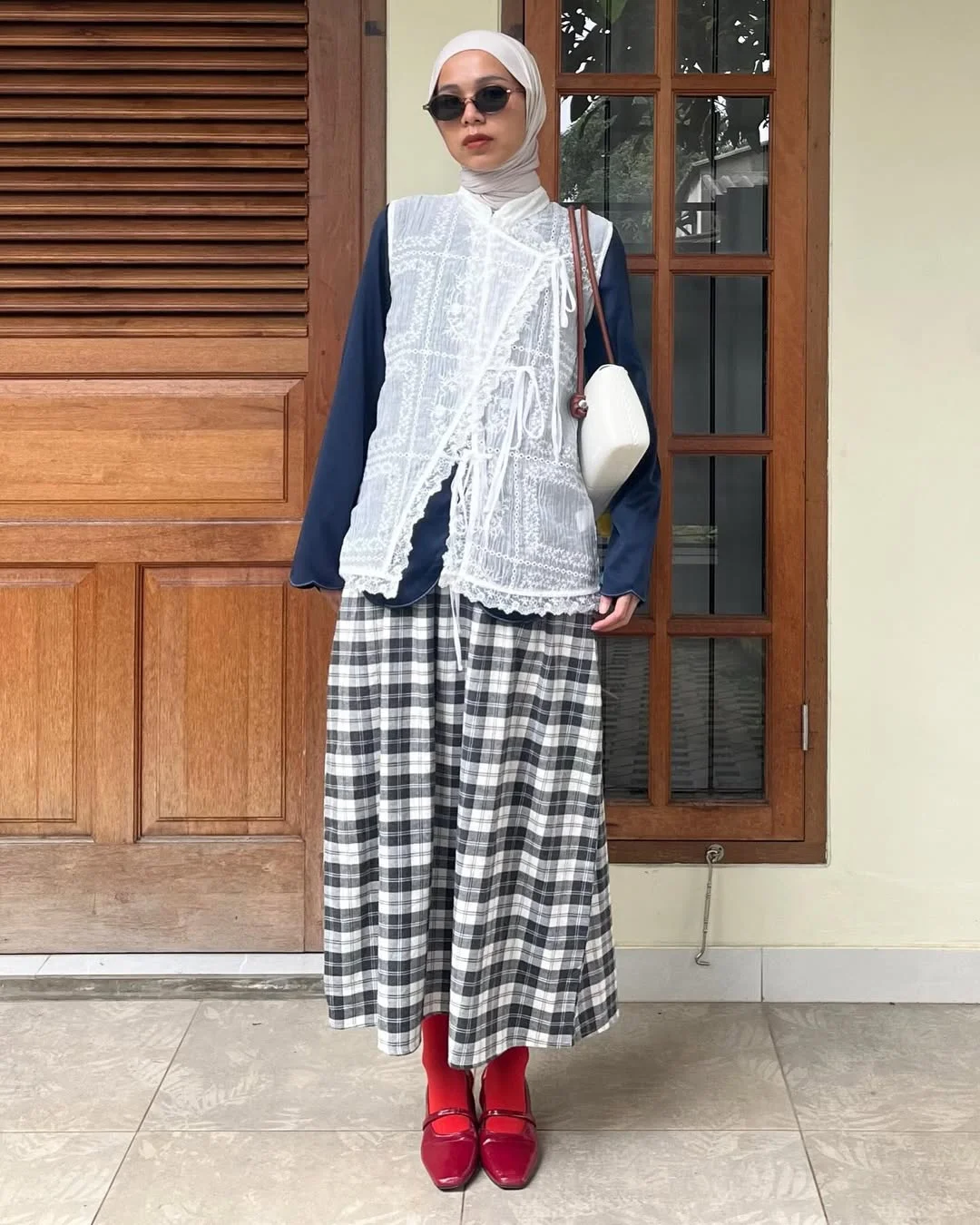 fall outfits for women in 30s style Romantic Lace and Plaid for Modern Modest Style