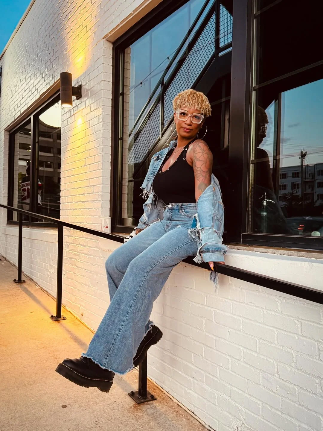 fall outfits for women in 30s style Relaxed Denim That Defines Modern Street Style
