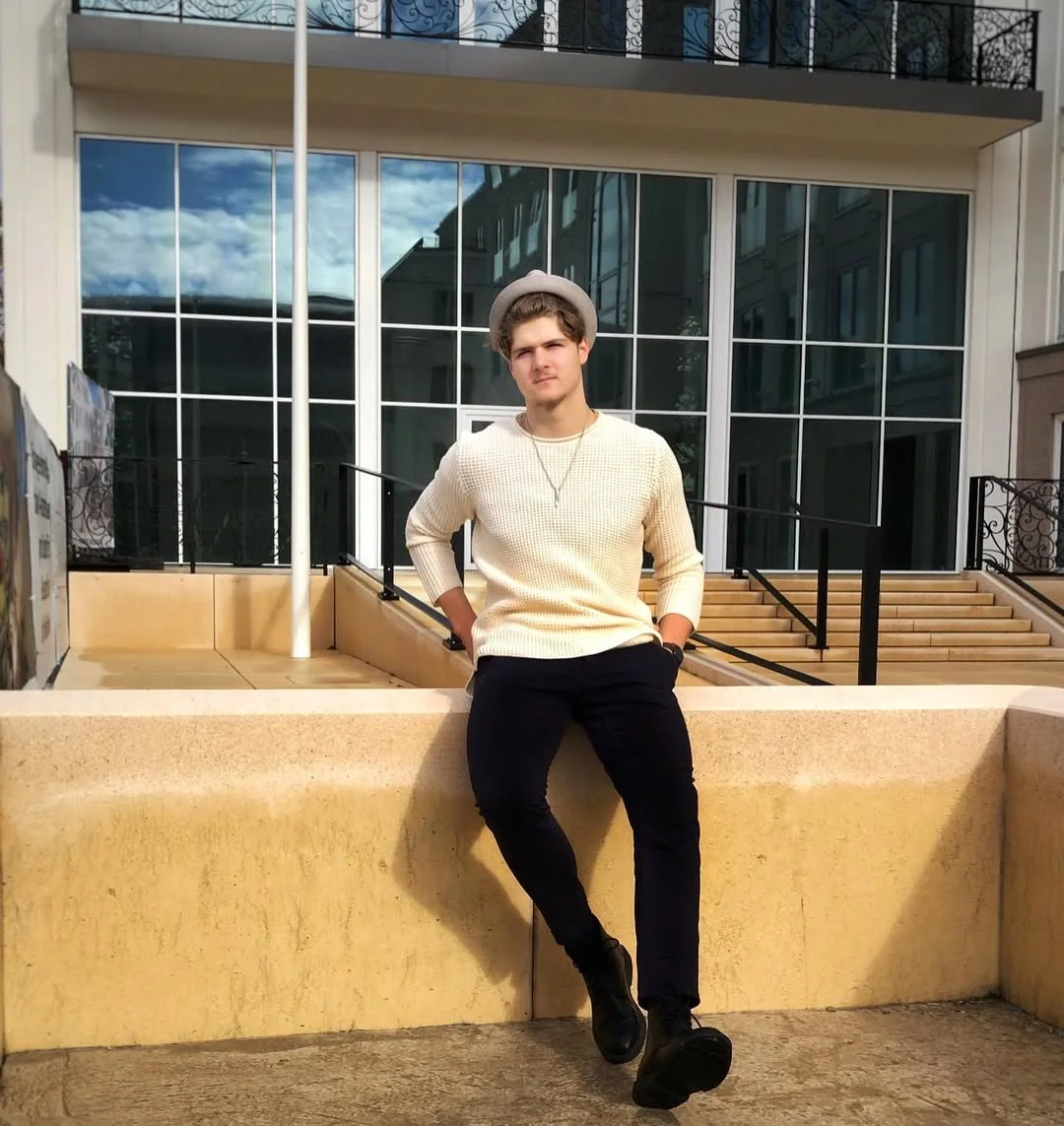 Fall outfits ideas for men 2026 Lightweight Knitwear And Dark Trousers For Early Fall Days