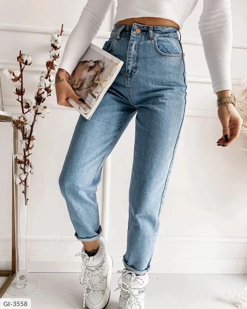 fall outfits with jeans 2026 Classic Mom Jeans and Sneakers for a Cute Everyday Look