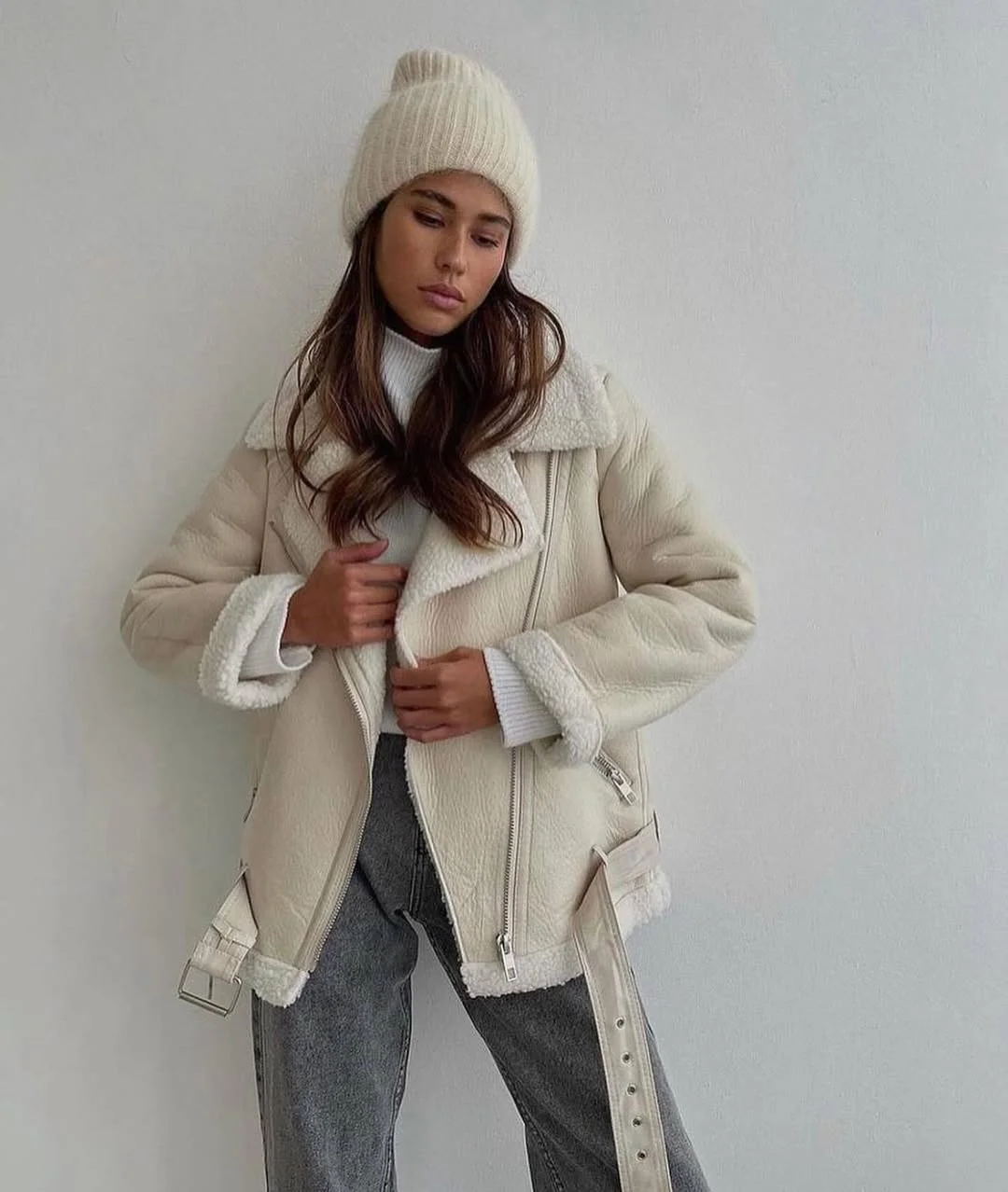 fall outfits with jeans 2026 Cozy Shearling Jacket and Gray Denim for Cold Fall Mornings
