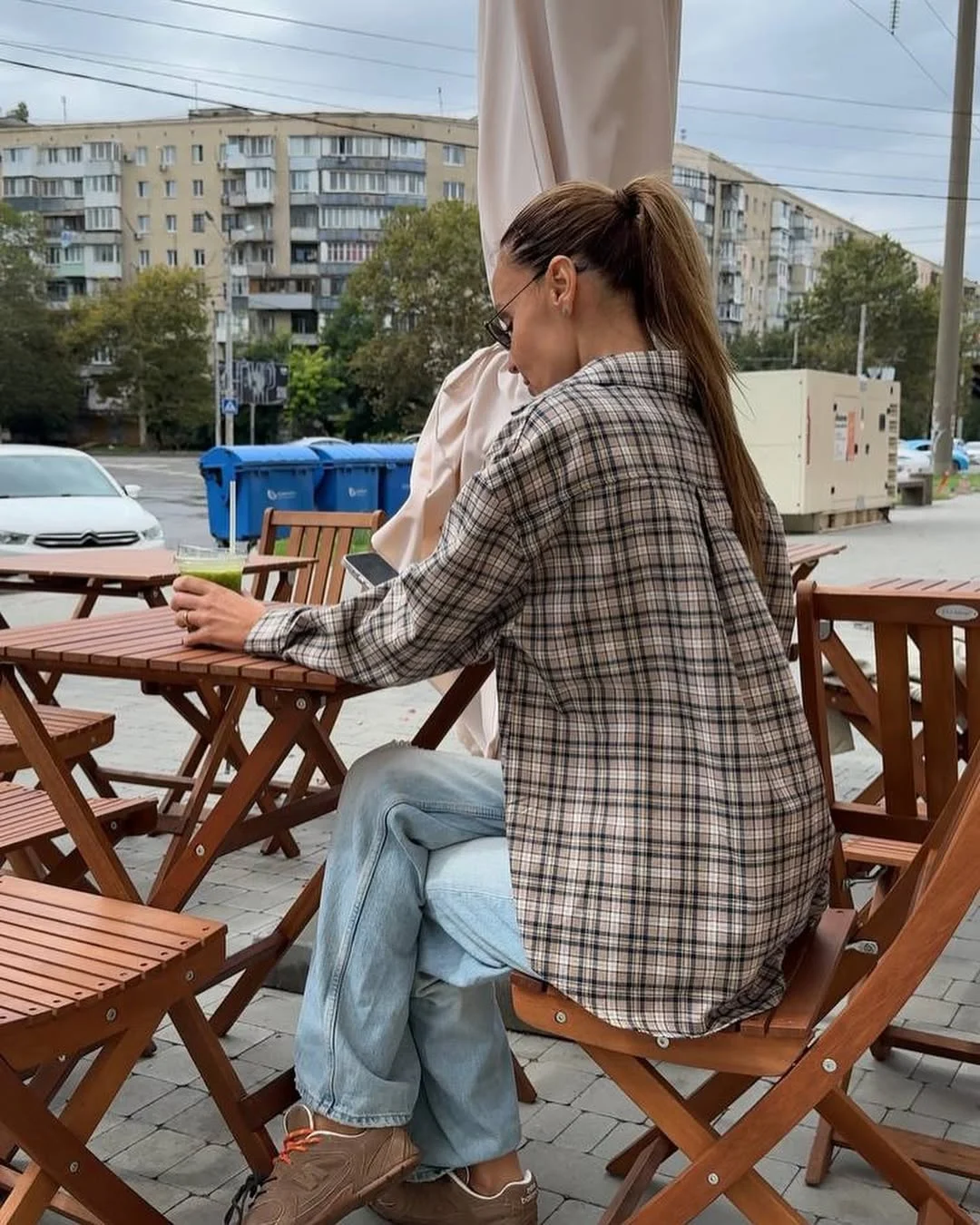 fall outfits with jeans 2026 Oversized Flannel and Light-Wash Jeans for Casual Coffee Runs